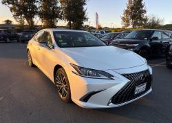 2023 Lexus ES