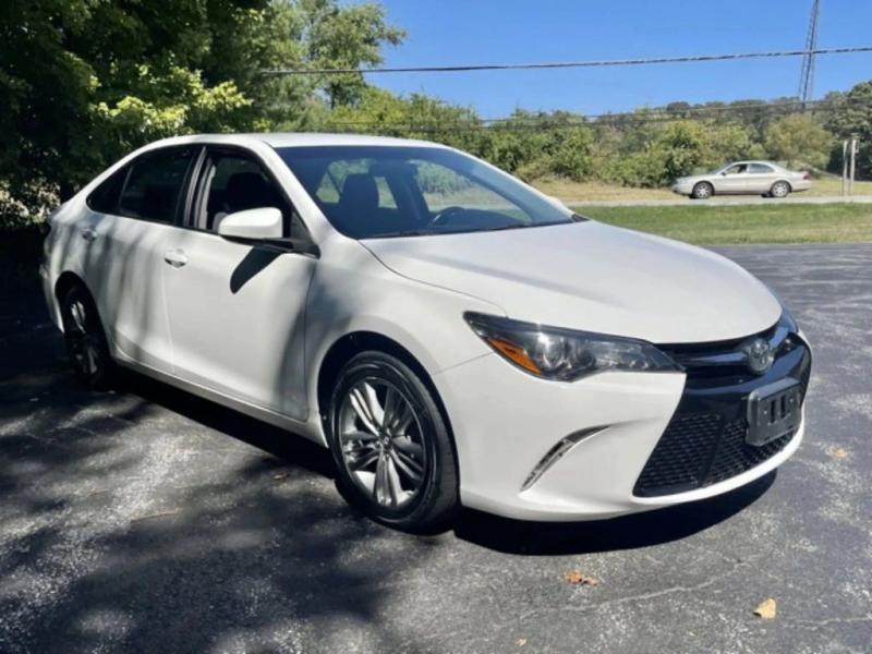 2017 Toyota Camry SE Sedan 4D
