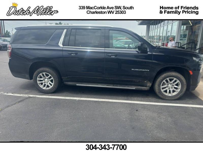 2022 Chevrolet Suburban LT Vehicle Image