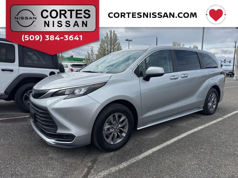 2024 Toyota Sienna LE