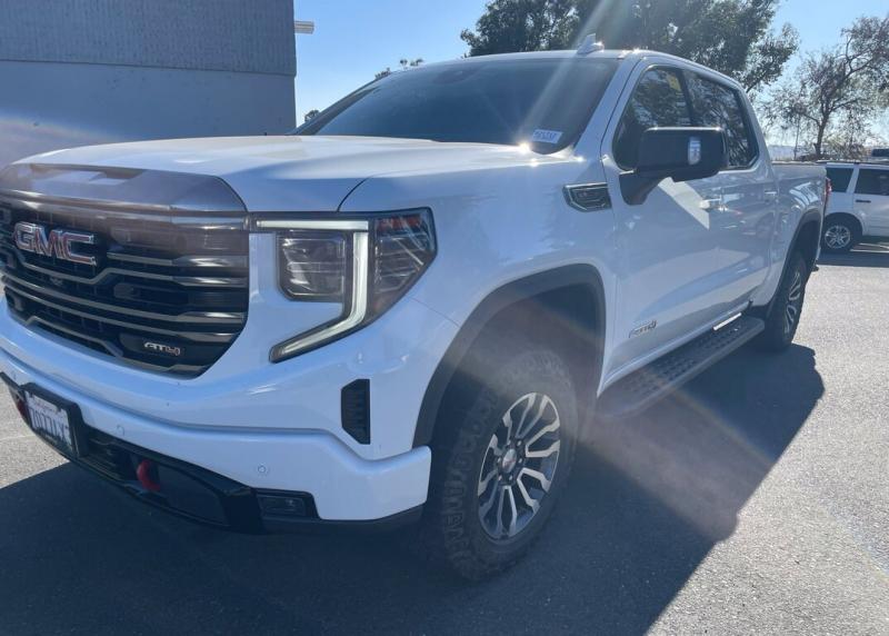 2023 GMC Sierra 1500 AT4