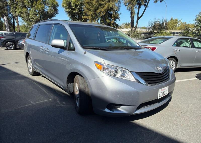 2012 Toyota Sienna LE Vehicle Image