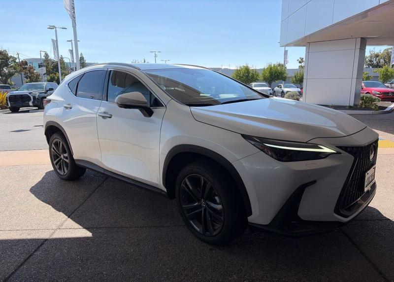 2024 Lexus NX 450h+ Luxury