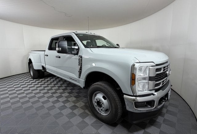 2026 Ford Super Duty F 350 DRW XLT