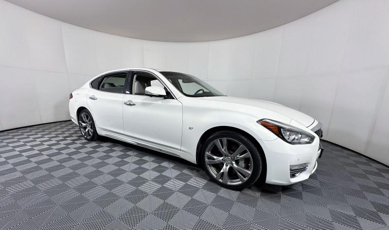 2015 INFINITI Q70L 3.7