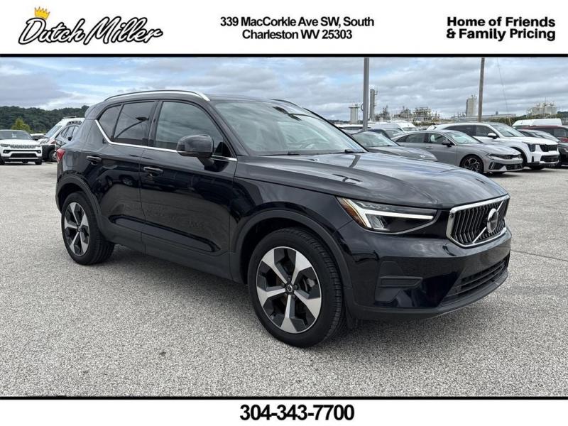 2025 Volvo XC40 Core Bright Theme