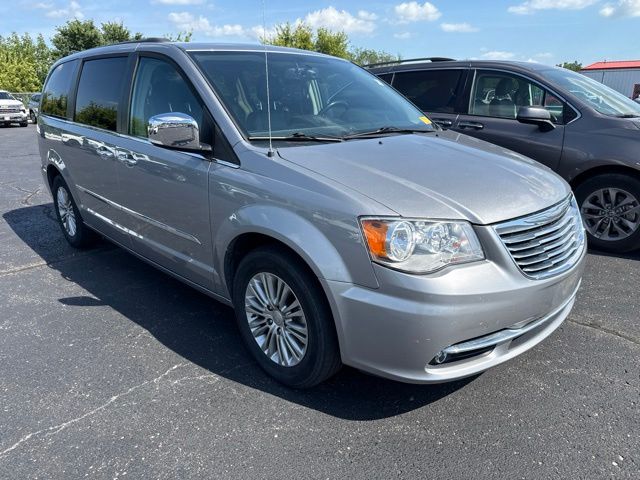 2016 Chrysler Town & Country Touring-L
