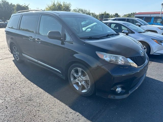 2011 Toyota Sienna SE Vehicle Image