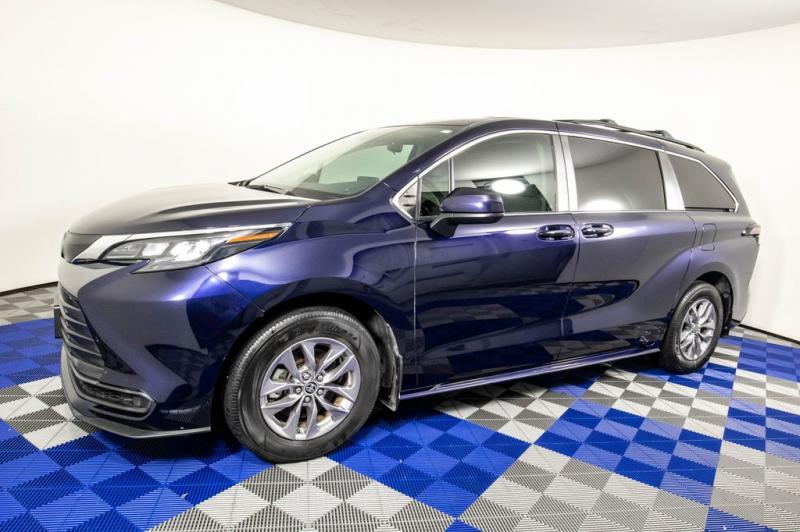 2024 Toyota Sienna LE